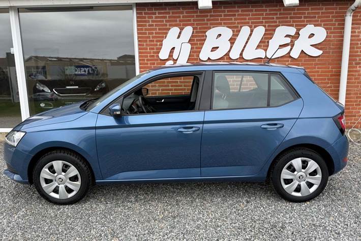 Blå Skoda Fabia fra 2020