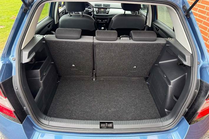 Blå Skoda Fabia fra 2020