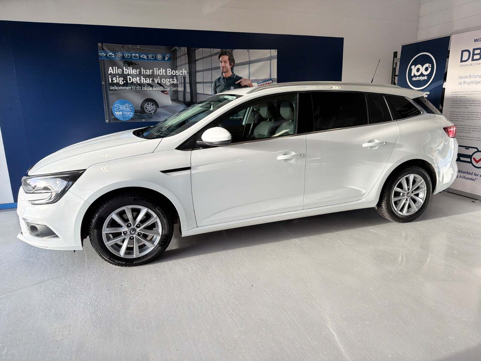 Hvid Renault Megane IV fra 2018