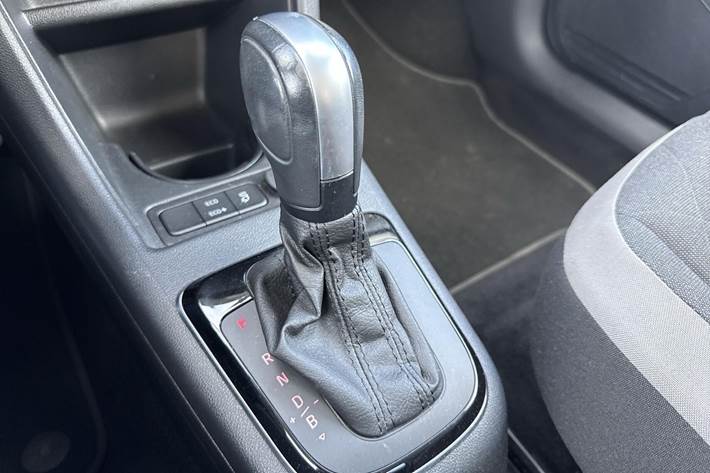 Rød VW e-up fra 2023 set indefra