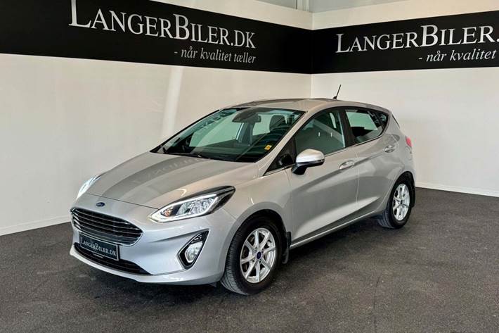 Sølv Ford Fiesta fra 2020 set udefra