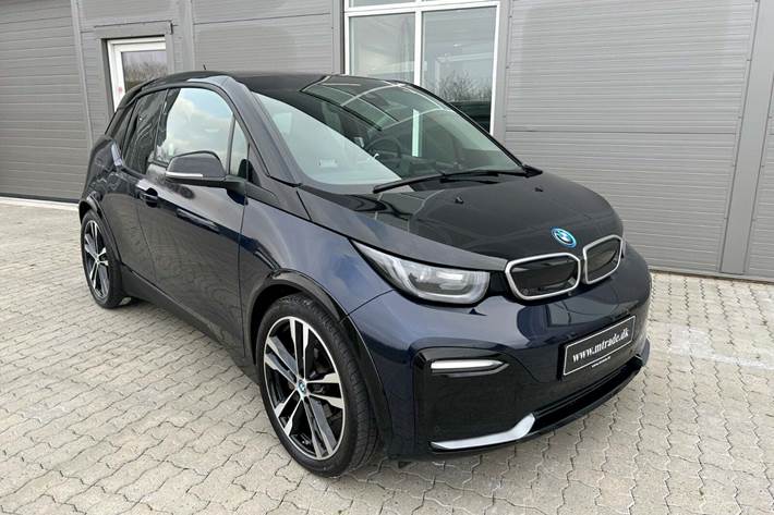 Blå BMW i3s fra 2022