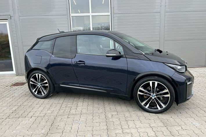 Blå BMW i3s fra 2022