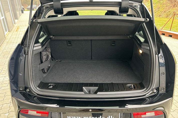 Blå BMW i3s fra 2022