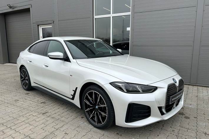 Hvid BMW i4 fra 2025