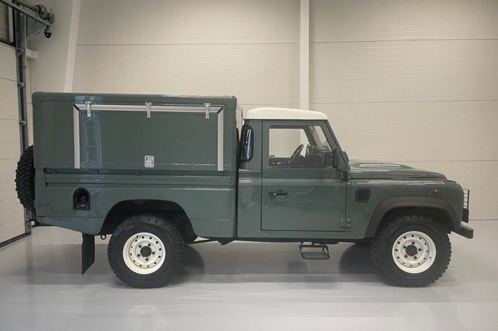 Grøn Land Rover Defender 110 fra 2009