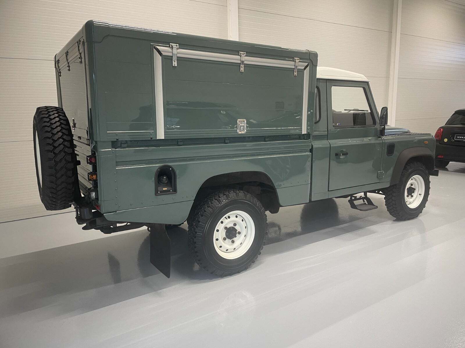 Grøn Land Rover Defender 110 fra 2009
