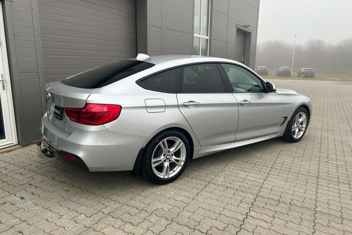 Sølv BMW 320d fra 2019