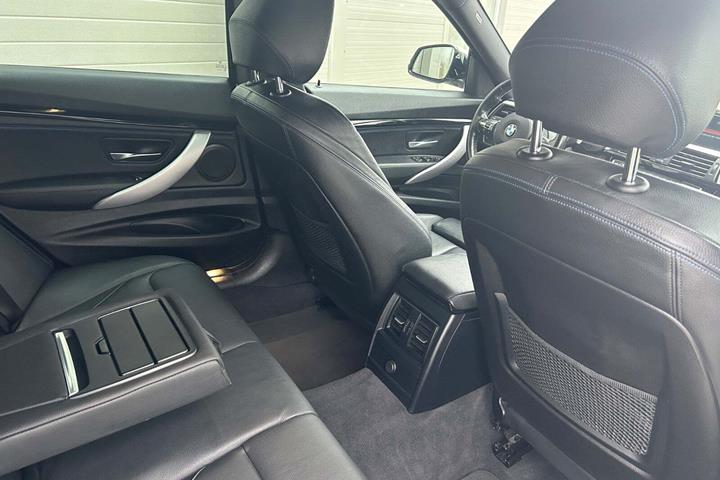 Sølv BMW 320d fra 2019