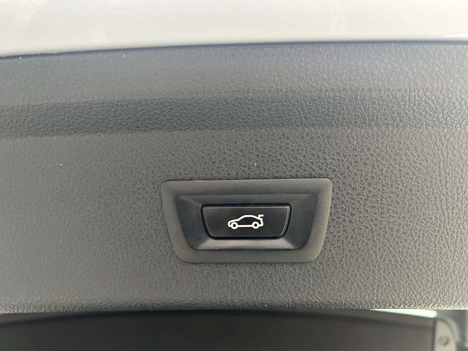 Sølv BMW 320d fra 2019