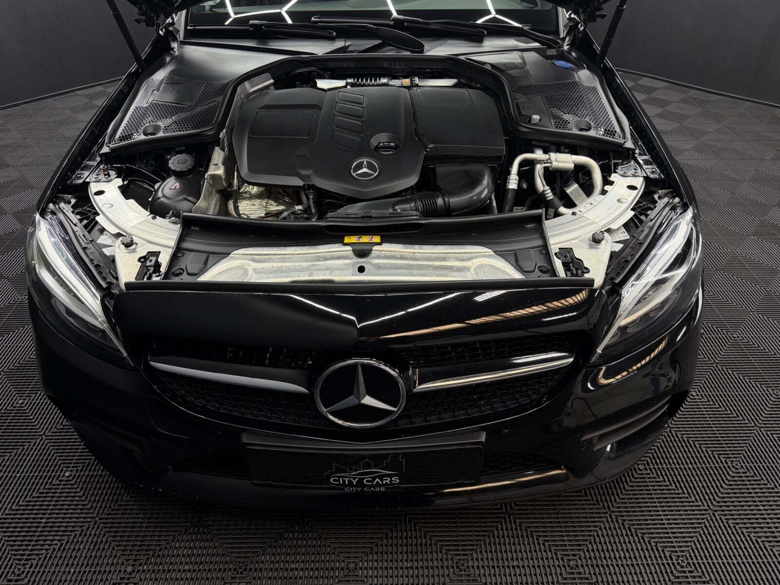 Sort Mercedes C220 d fra 2020