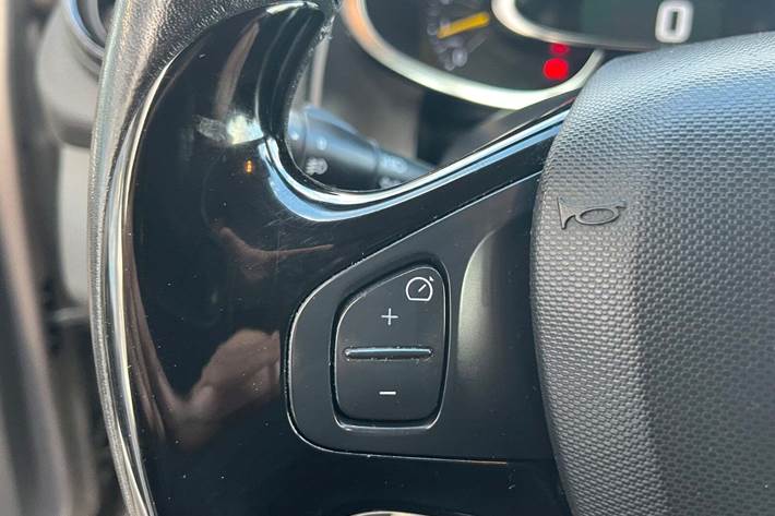 Grå Renault Clio IV fra 2015