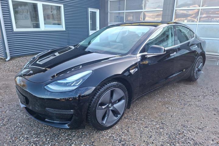 undefined Tesla Model 3 fra 2019 set udefra