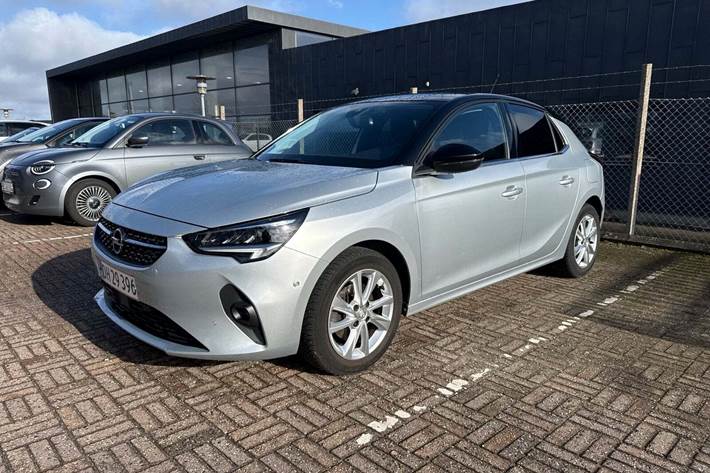 Sølv Opel Corsa fra 2021