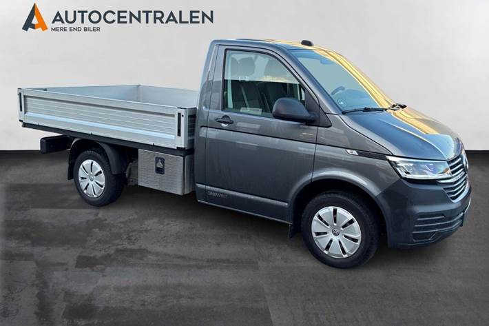 Grå VW Transporter fra 2022