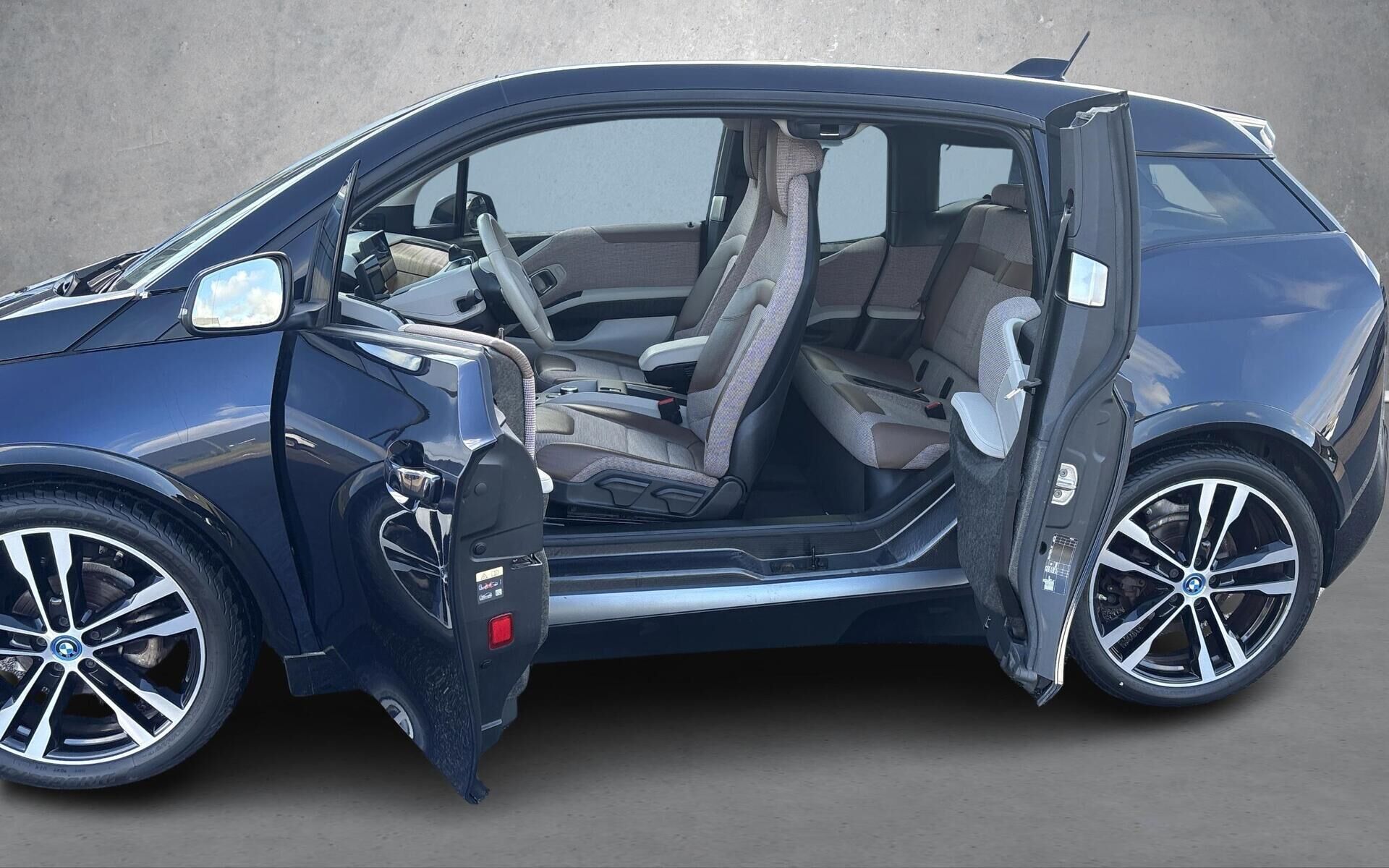 Blå BMW i3 fra 2022