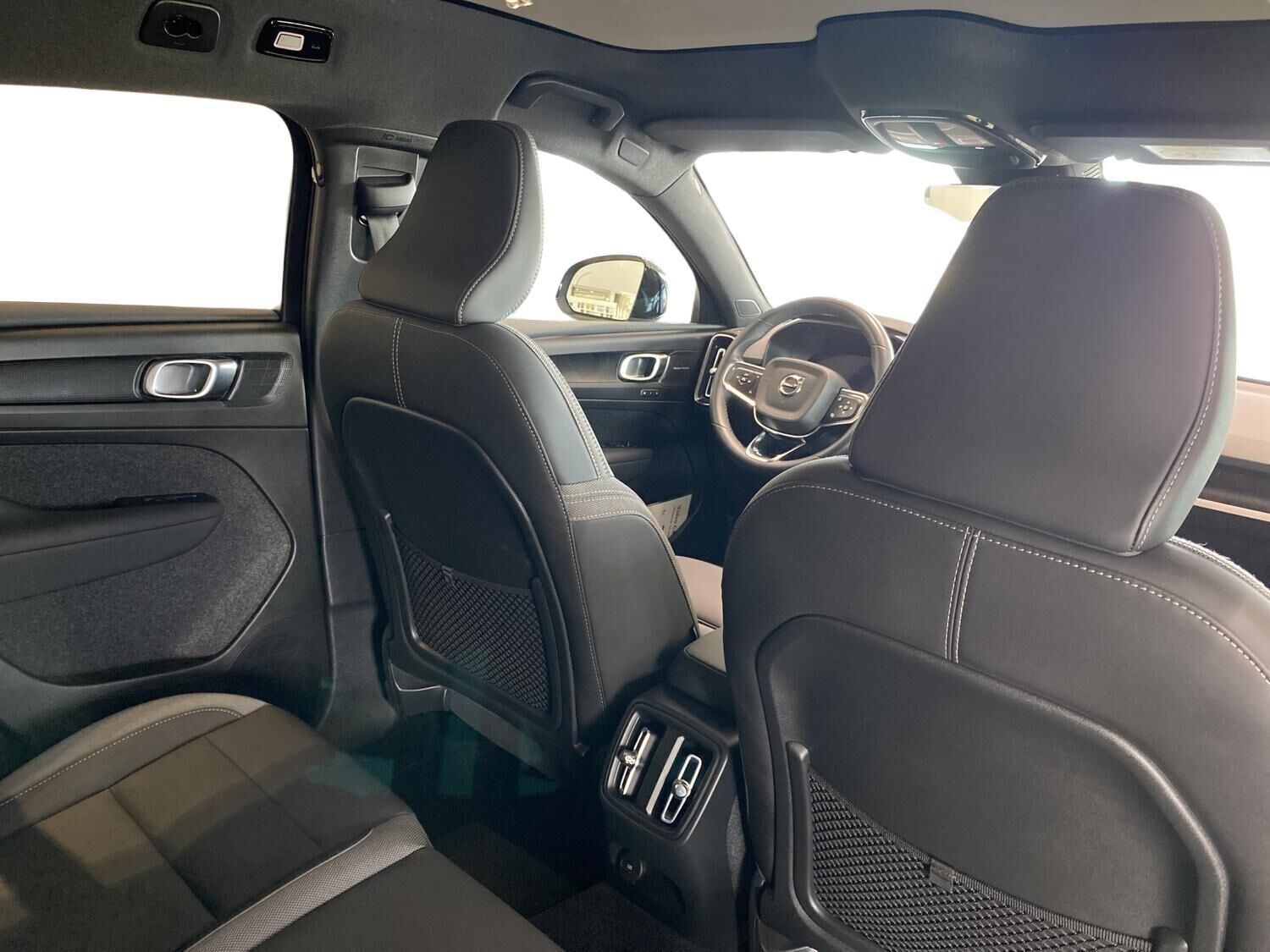 Grå Volvo C40 fra 2022