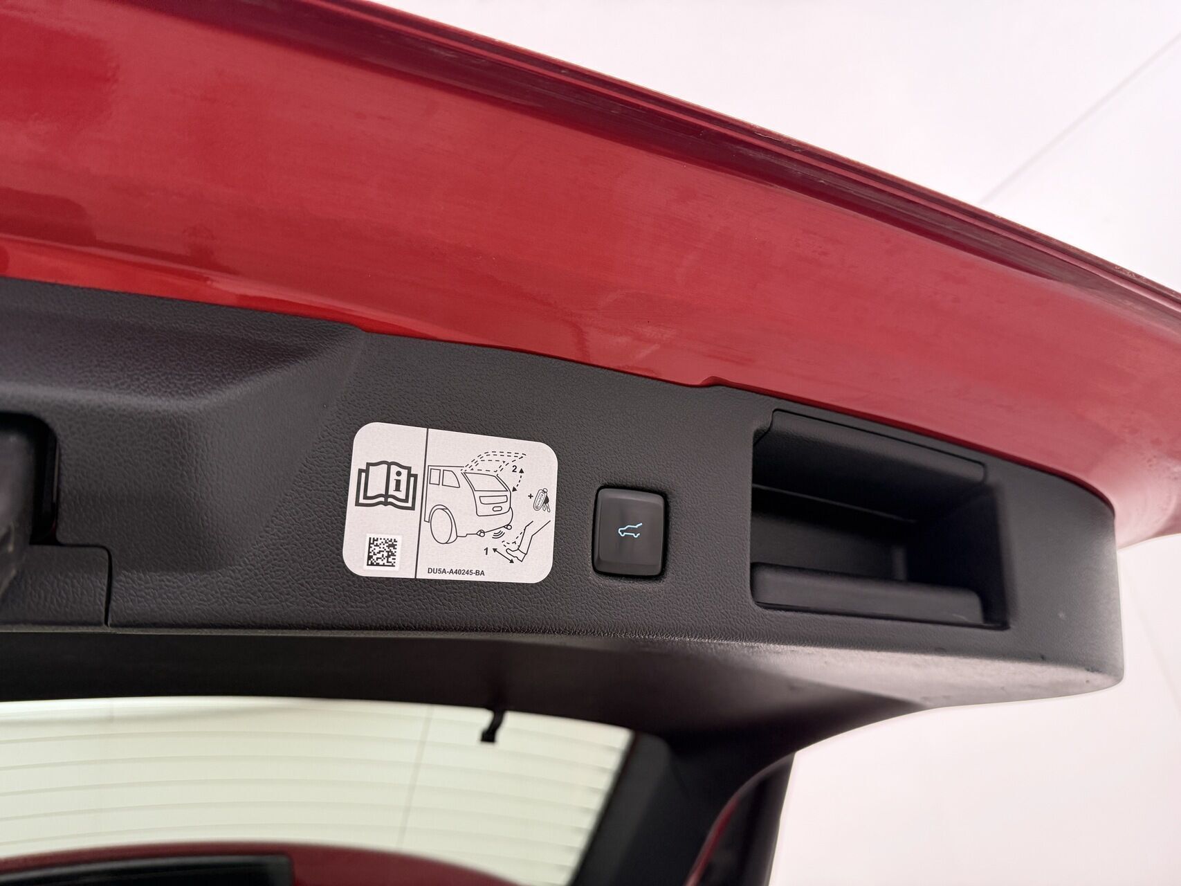 Rød Ford Kuga fra 2020