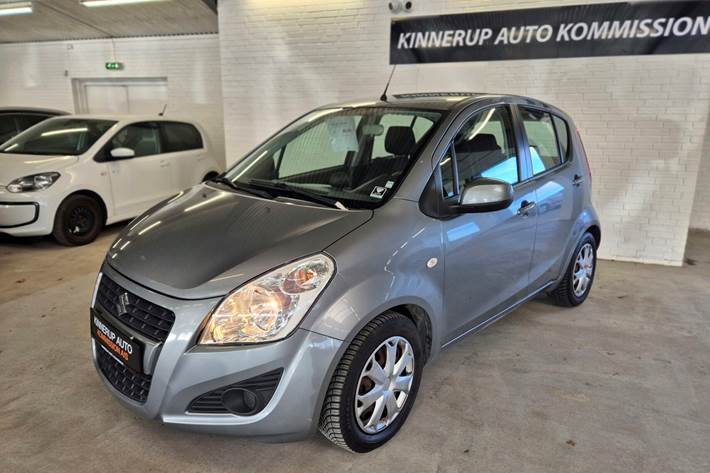 Sort Suzuki Splash fra 2012 set udefra