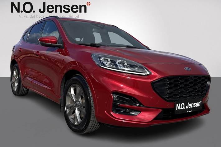 Rød Ford Kuga fra 2020 set udefra