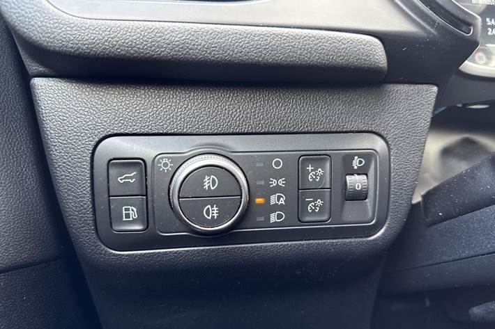 Rød Ford Kuga fra 2020