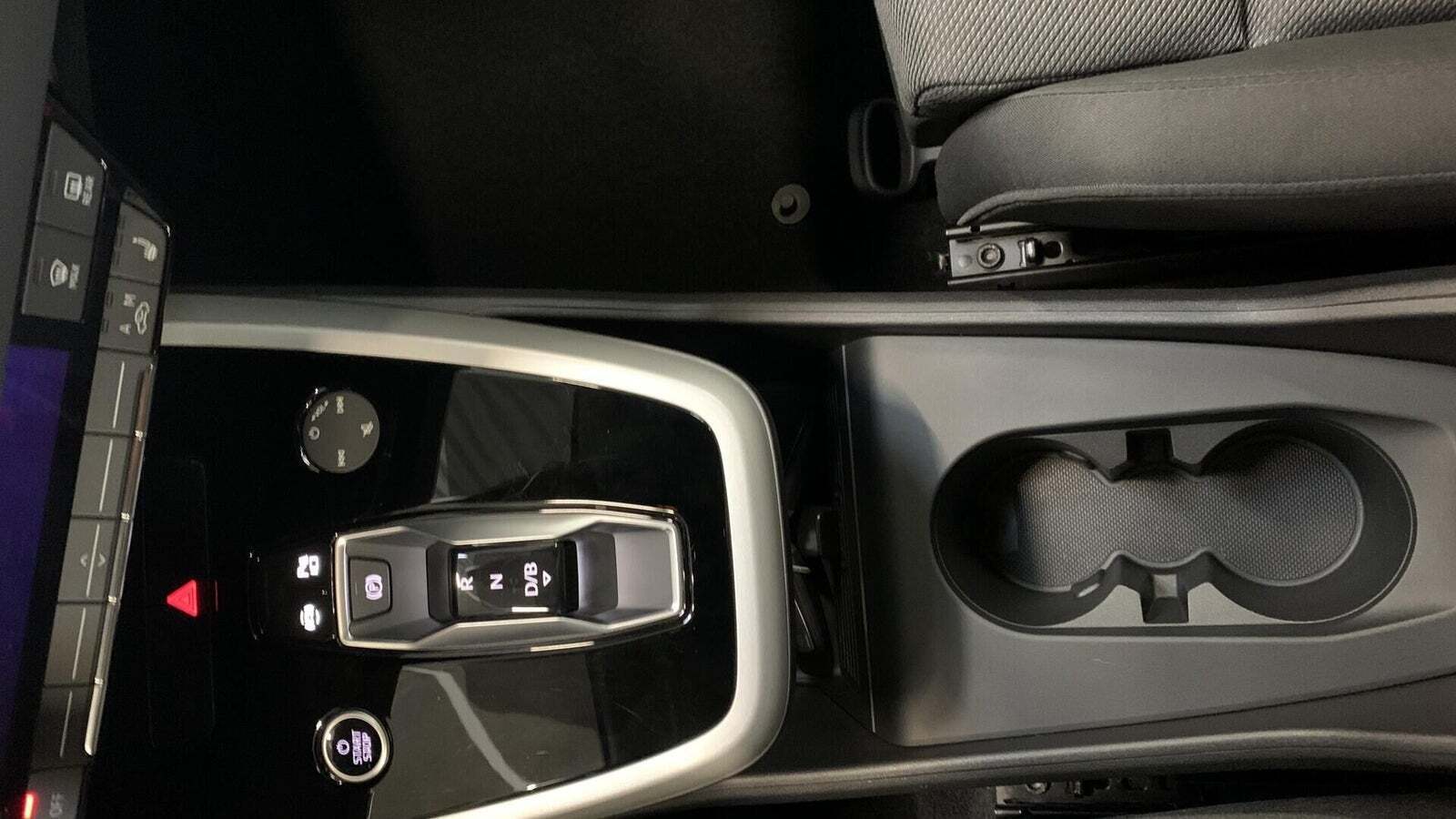 Grå Audi Q4 e-tron fra 2023