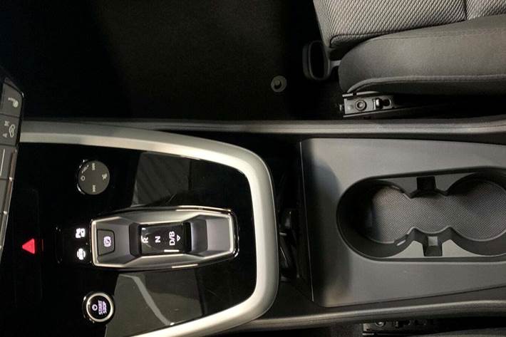 Grå Audi Q4 e-tron fra 2023