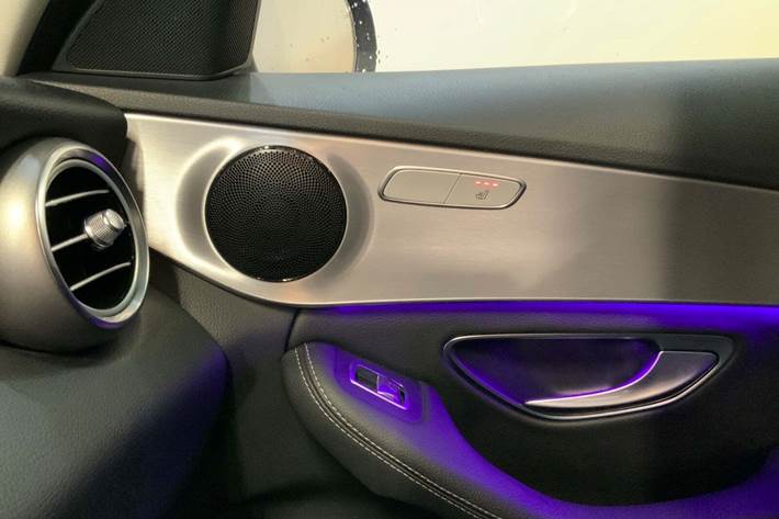 Grøn Mercedes C200 fra 2019