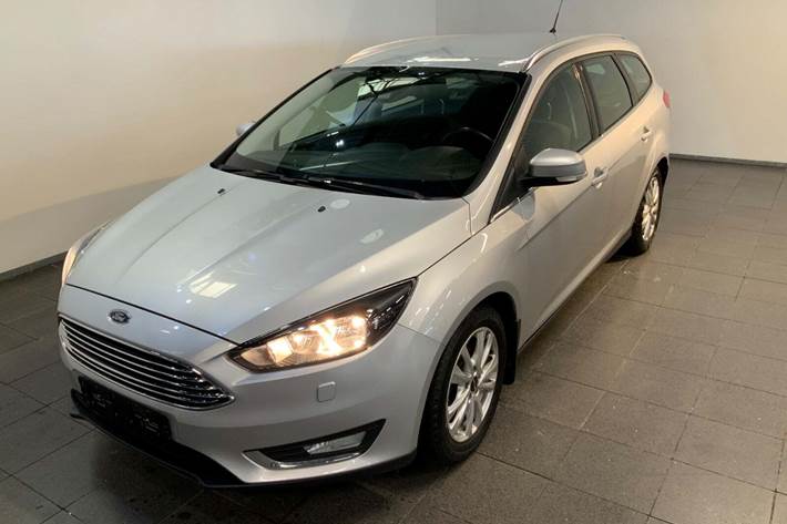 Sølv Ford Focus fra 2015 set udefra