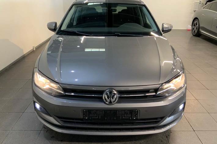 Grå VW Polo fra 2020