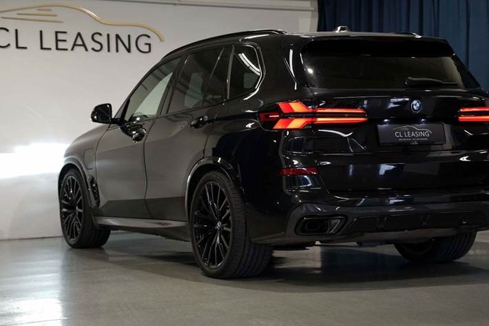 Sort BMW X5 fra 2023