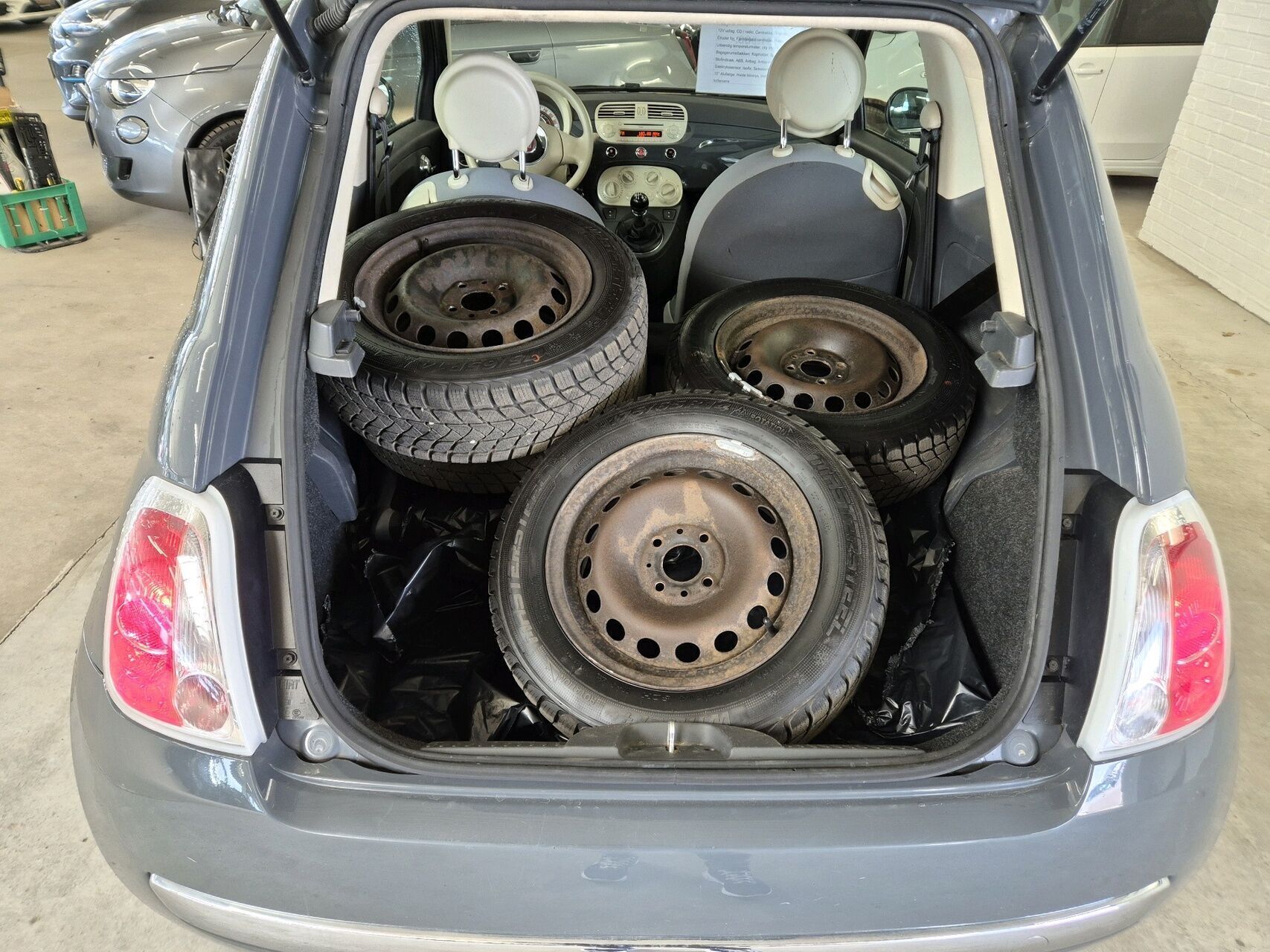 Grå Fiat 500 fra 2015