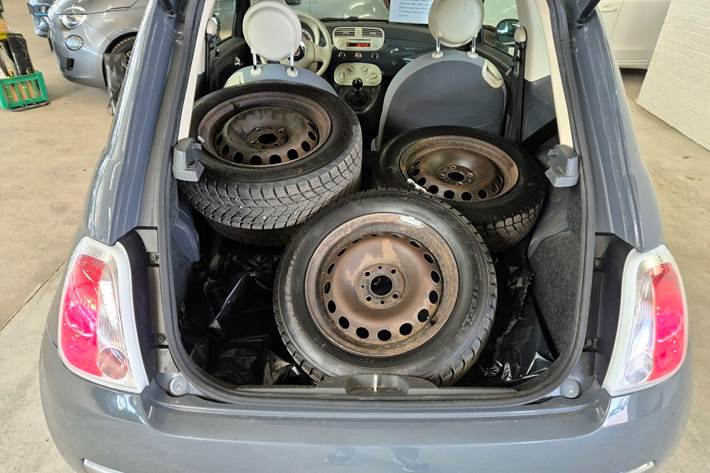 Grå Fiat 500 fra 2015