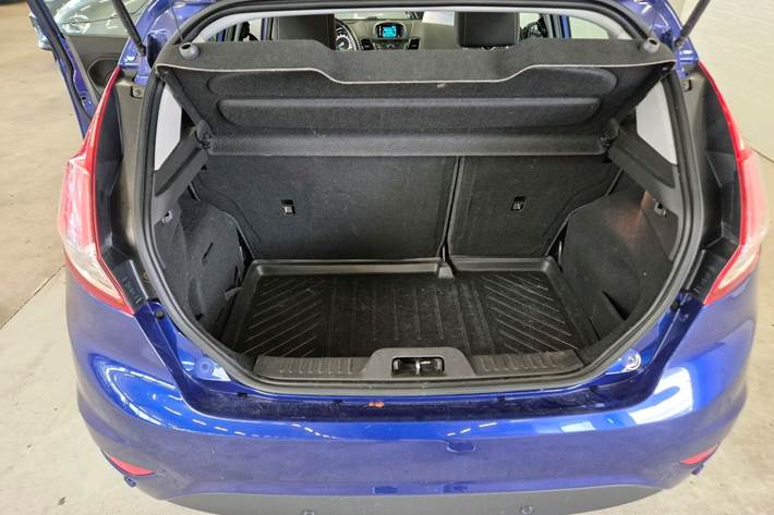 Blå Ford Fiesta fra 2014