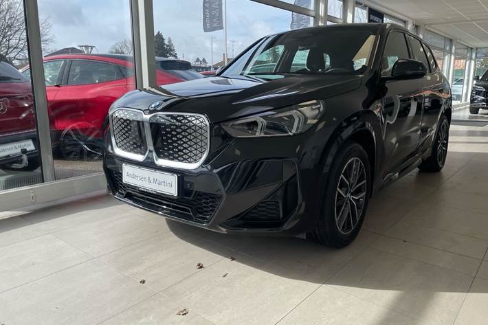 Sort BMW iX1 fra 2023