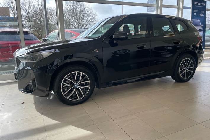 Sort BMW iX1 fra 2023