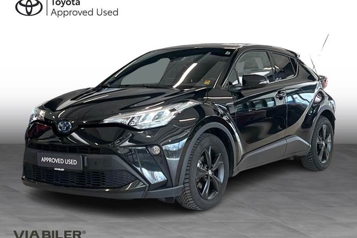 Sort Toyota C-HR fra 2023 set udefra