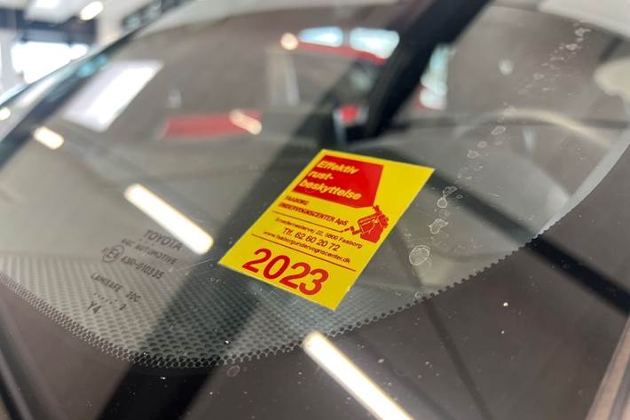 Sort Toyota C-HR fra 2023