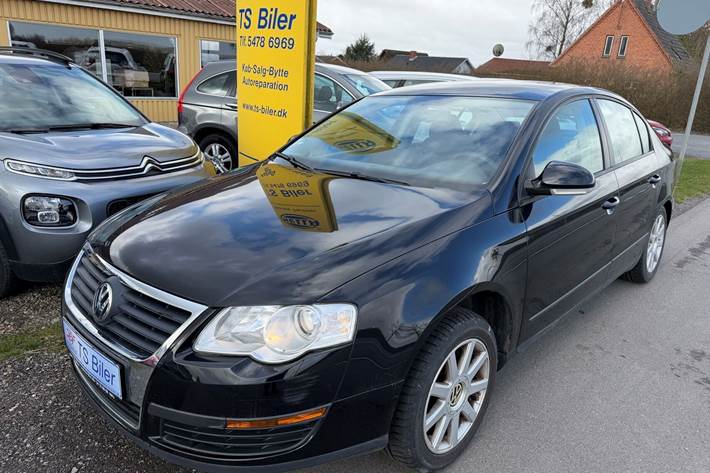 Sort VW Passat fra 2006