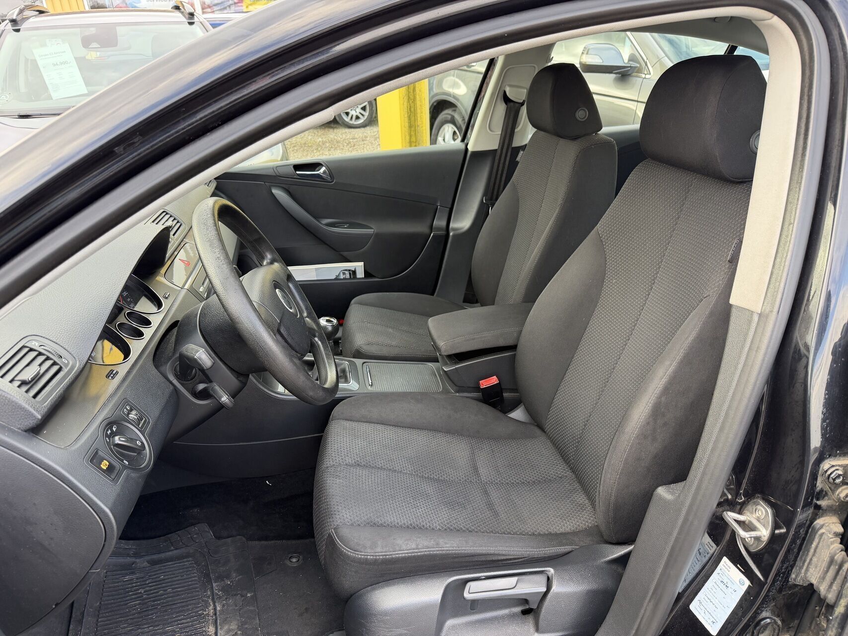 Sort VW Passat fra 2006