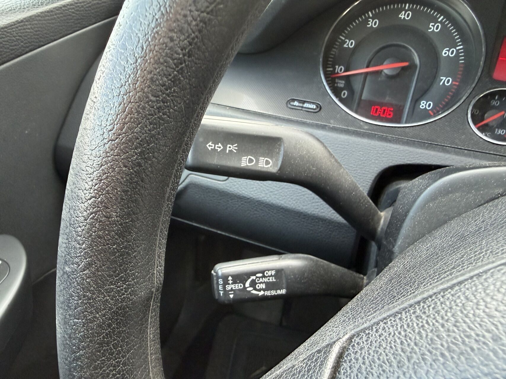 Sort VW Passat fra 2006