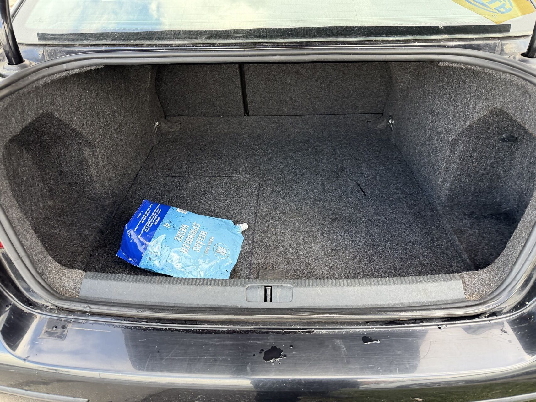 Sort VW Passat fra 2006