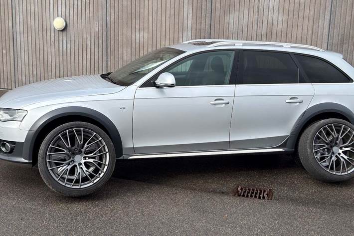 Gul Audi A4 Allroad fra 2010
