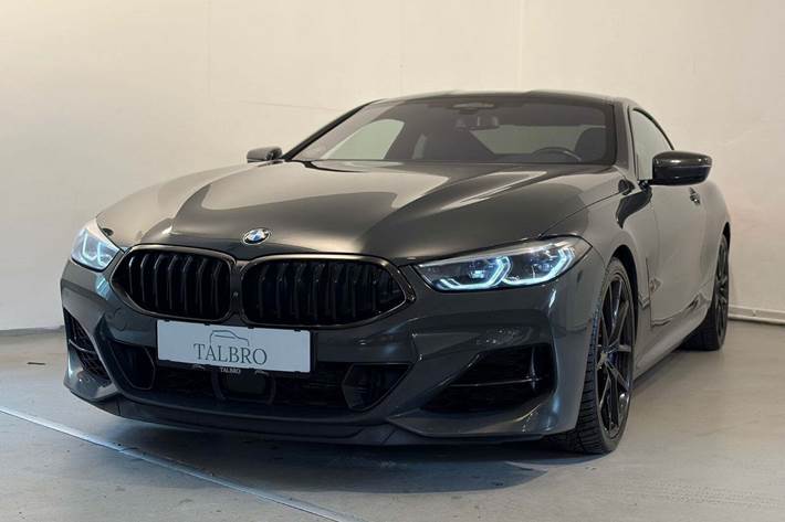 Grå BMW M850i fra 2018