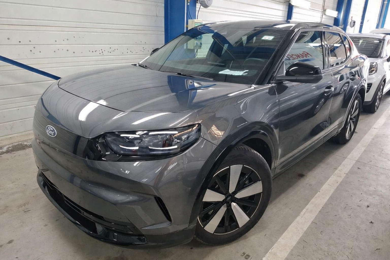 Grå Ford Capri fra 2025