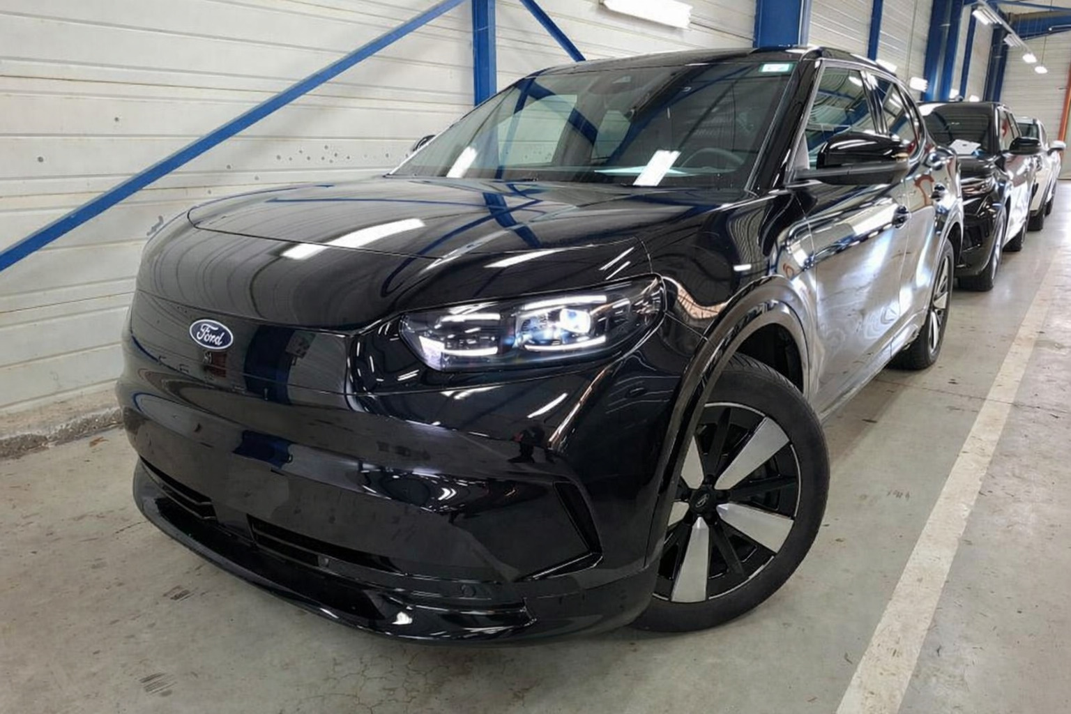 Sort Ford Capri fra 2025