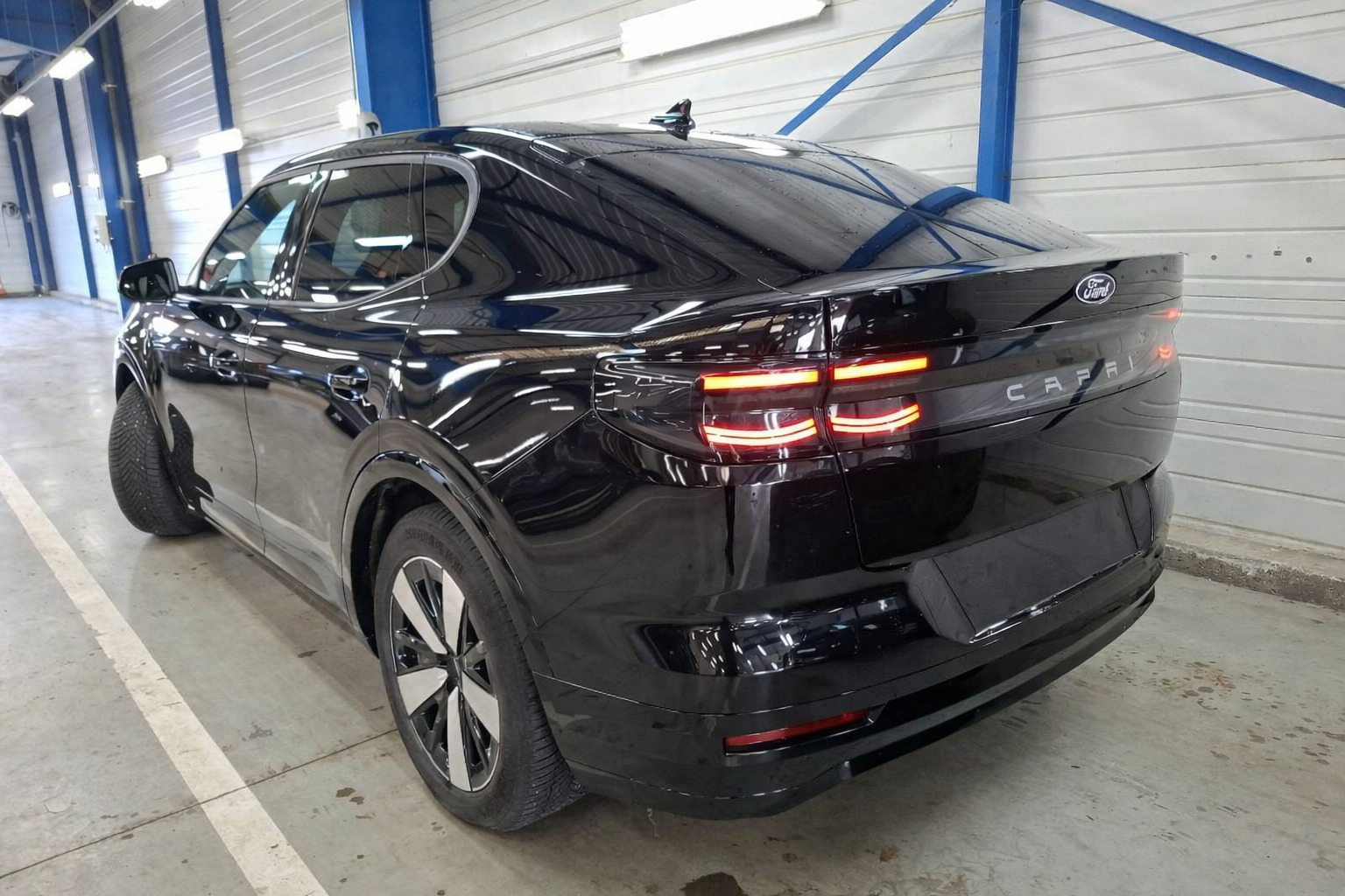 Sort Ford Capri fra 2025