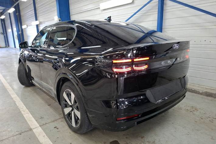 Sort Ford Capri fra 2025