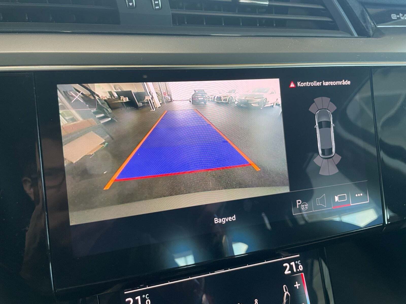 Grå Audi Q8 e-tron fra 2024