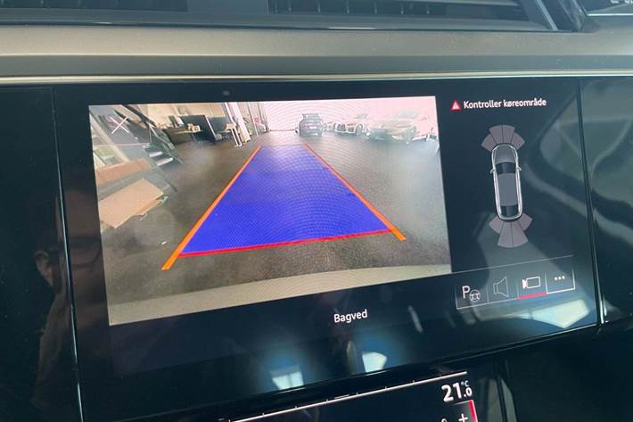 Grå Audi Q8 e-tron fra 2024